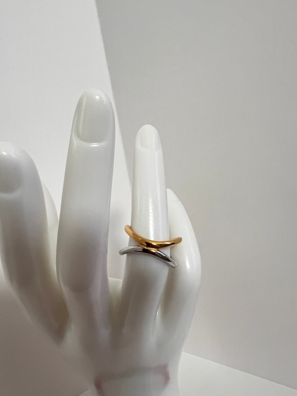 Two-Tone Crossover Ring