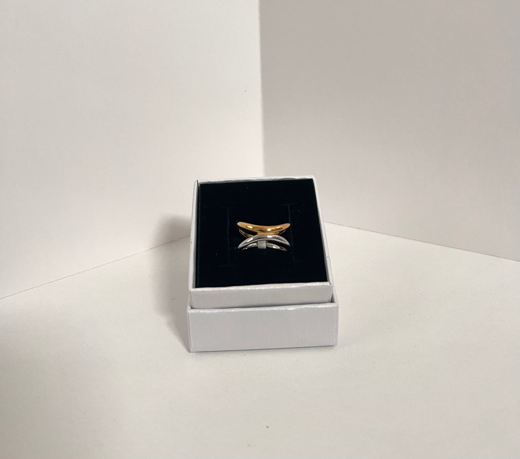 Two-Tone Crossover Ring