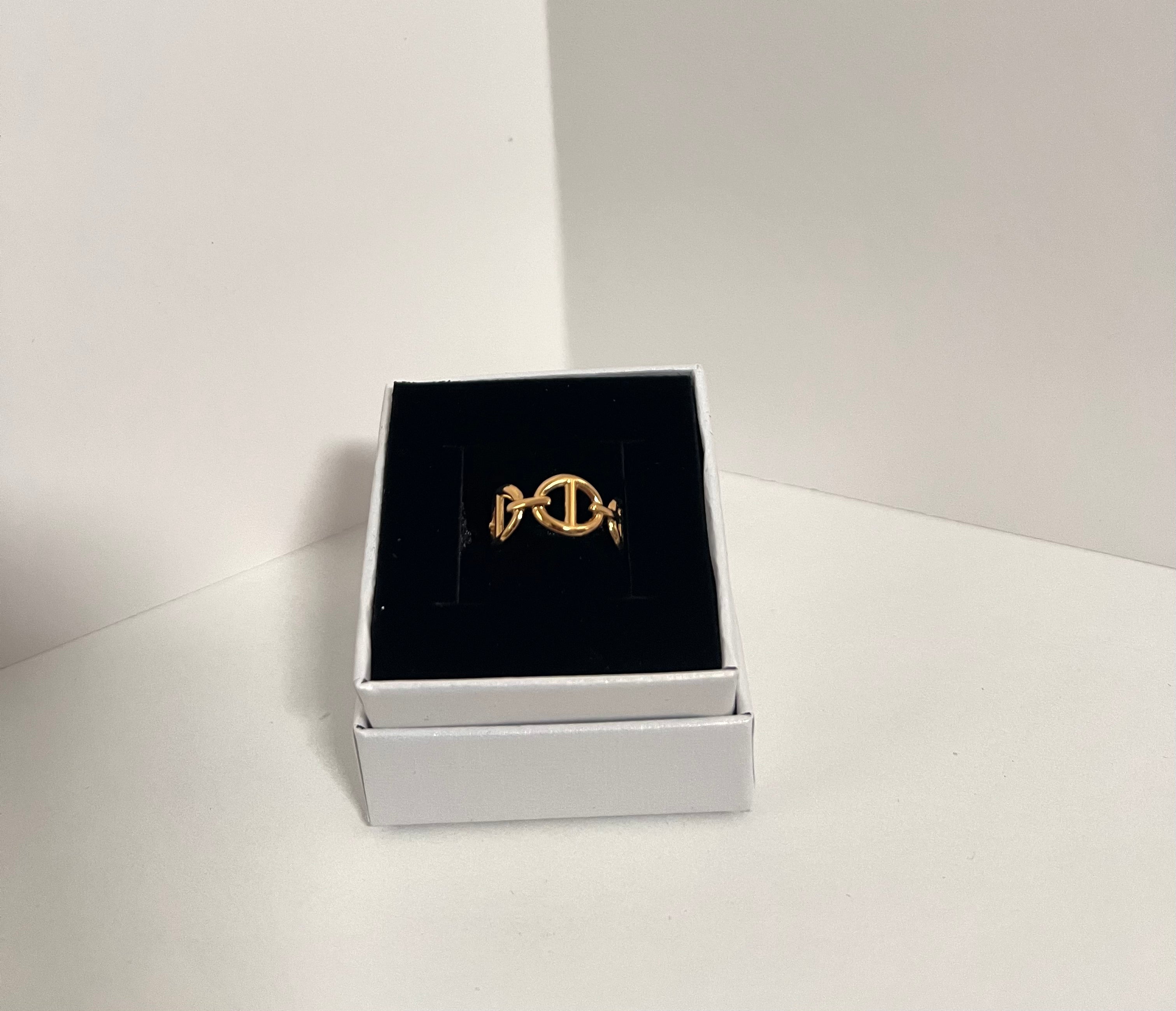 Modern Link Ring