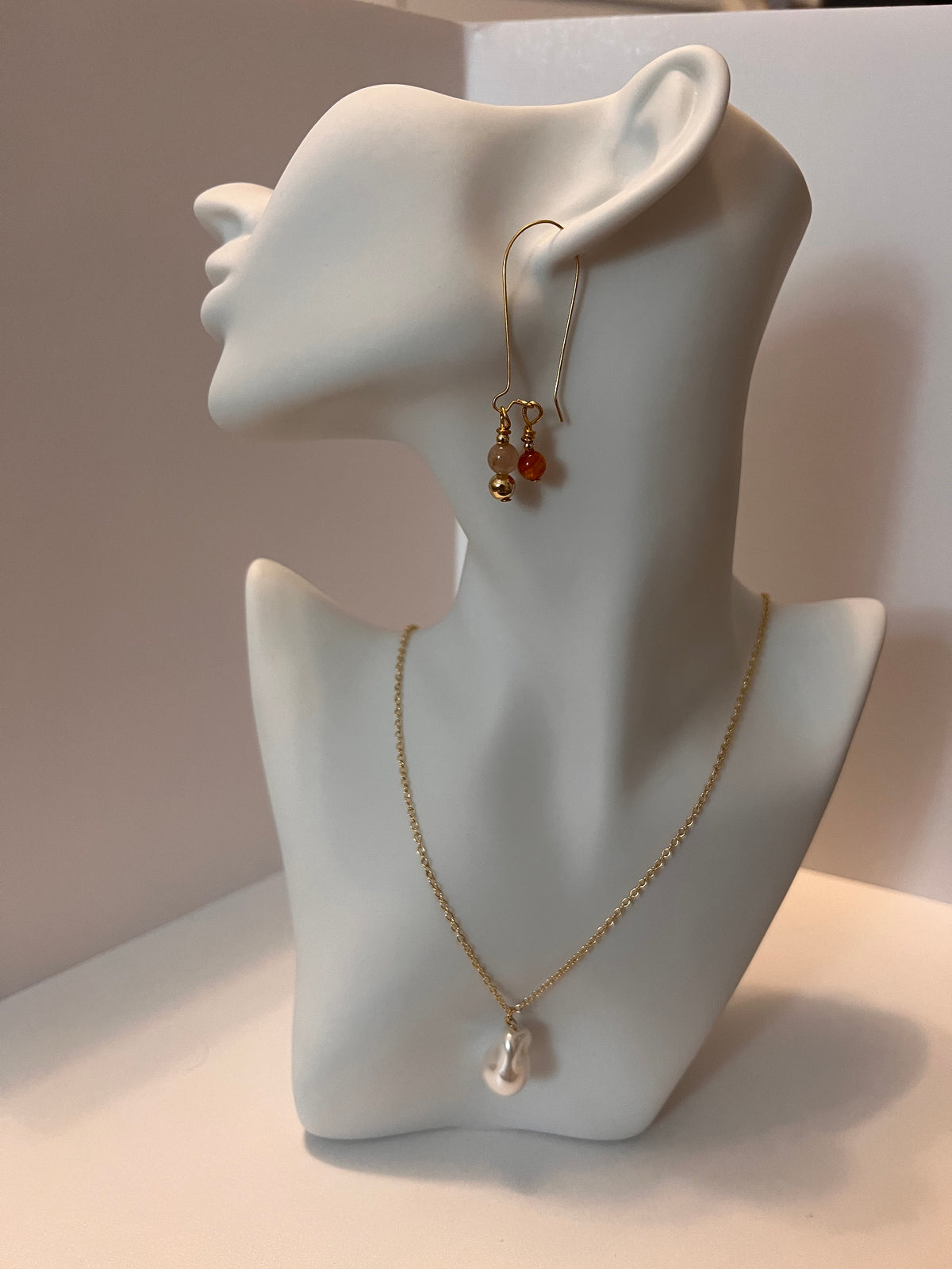 Classic and Simple Pearl Necklace