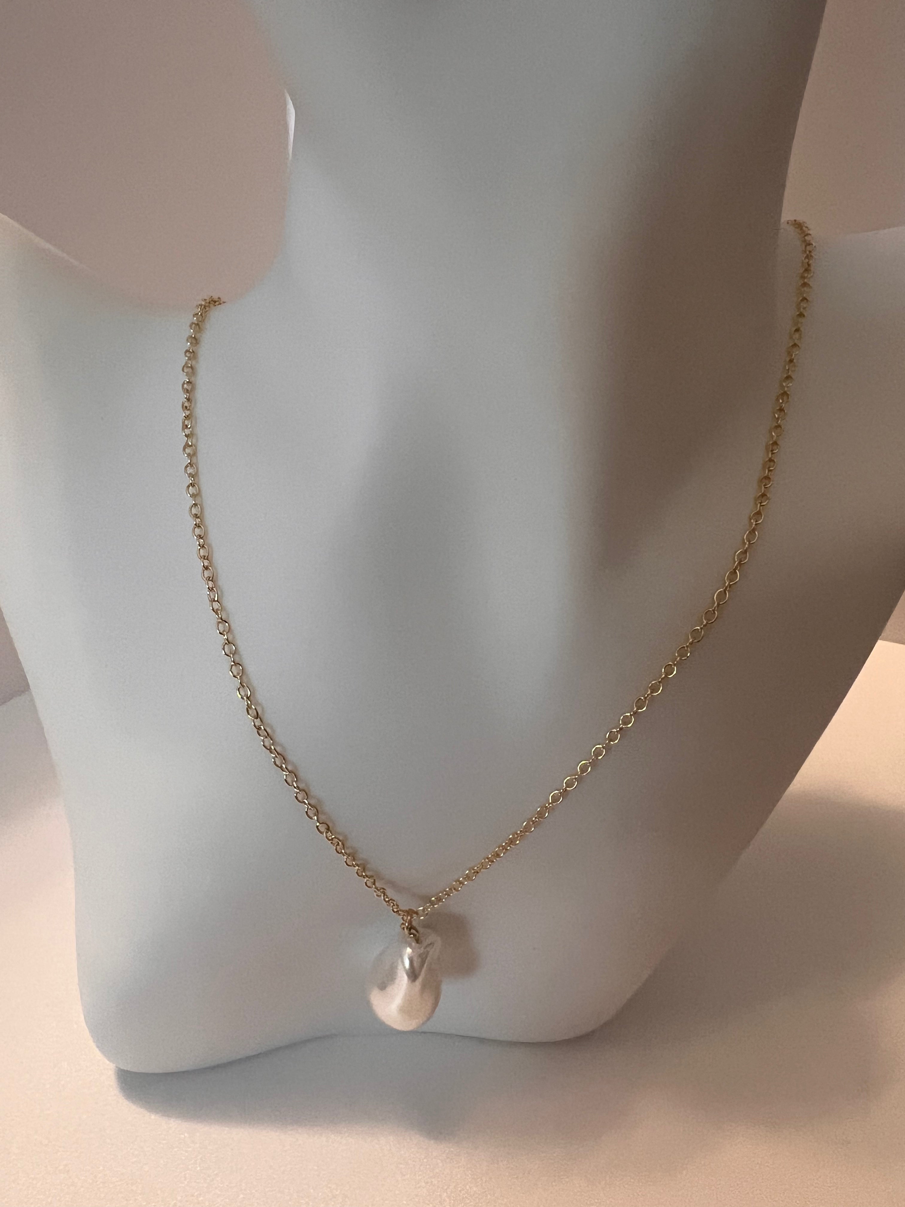 Classic and Simple Pearl Necklace
